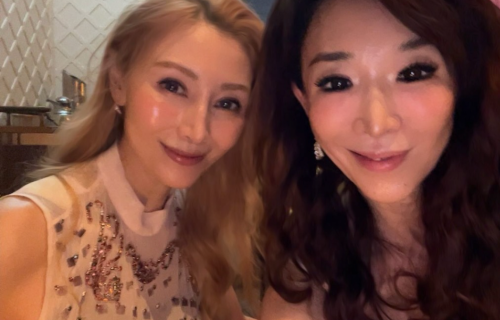 55岁李嘉欣近照曝光，金发造型重回巅峰，网友：还是那个“最美港姐”