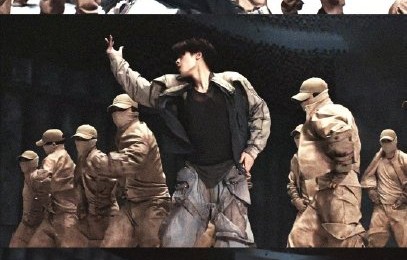 为什么檀健次舞台表演后反差感能引发粉丝热烈讨论？