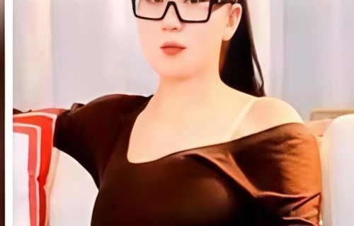 谢贤前女友Coco账号解封后又开始爆料，谢贤解衣供她取暖，还借花献佛