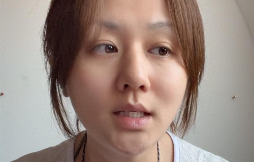 她演戏十年没红，嫁给了一个不工作还出轨的男人，抚养费都要不回