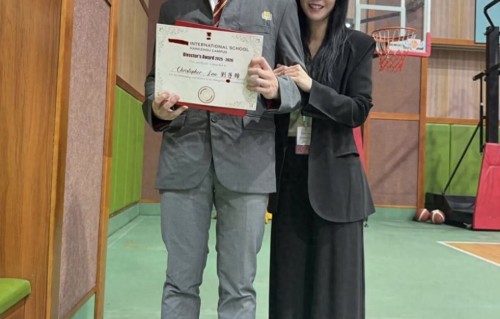吕丽君16岁儿子近况曝光，读顶级名校年花费40万，刘銮雄负责费用