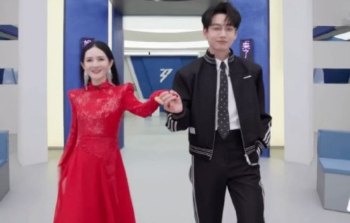 谢娜作为节目见证人，在此次直播中被质疑的主要问题有哪些？