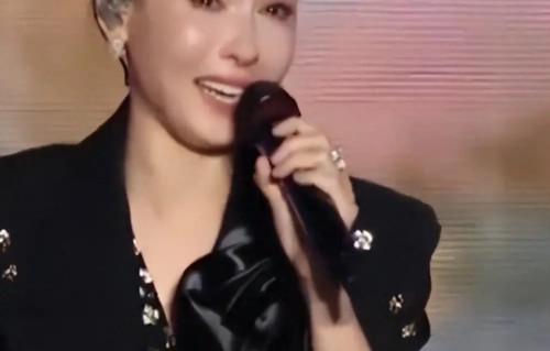张柏芝46岁生日才两天，直接官宣“大喜讯”，这次和谢霆锋成同行
