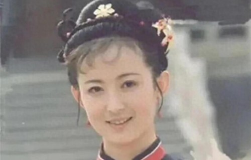 演员刘红梅因病今晨去世，终年61岁，曾出演电视剧水浒传太极张三丰等，和演员徐帆、江珊是同学；孙红雷称她是中戏最漂亮女老师