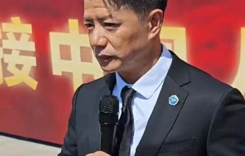 没想到，烈士遗骸归国仪式当天，段奕宏竟因两个举动实现口碑大涨