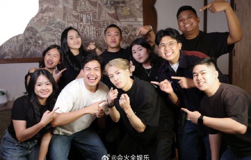 王嘉尔自嘲“没文化”引爆热议，斯坦福录取+奥运选手的顶配人生引全网惊叹