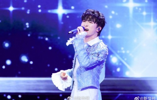 北影节闭幕式举行，周深李宇春等亮相雁栖湖