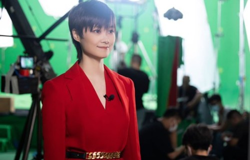 李宇春央视国庆晚会上演改编版《时空》重温百年征程|祖国|穿越|历史|延时摄影|中国红