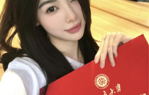 钟雅婷闷声干大事！晒北大录取通知书