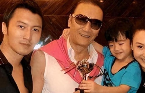 张柏芝背后男人被扒出！非谢贤谢霆锋，竟是64岁单身无子女的他