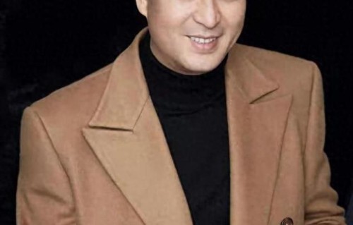 张嘉益过56岁生日，白发染黑！西安别墅内景首度公开，花园太奢华