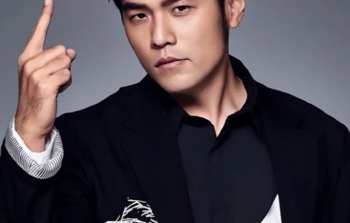 周杰伦团队未来会如何调整演唱会模式以回应观众期待？