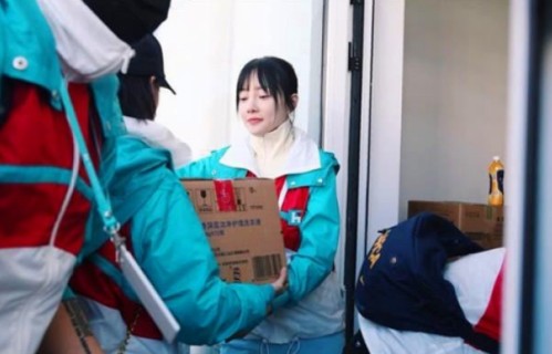 韩红曾力挺董洁和姚笛，如今又力挺李小璐，网友说她歌好人更好！|扬扬|公益|活动|节目|老人节