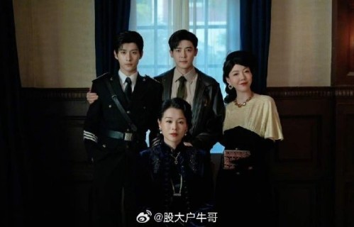 贾静雯之前有哪些类似的“角色顶号”操作？