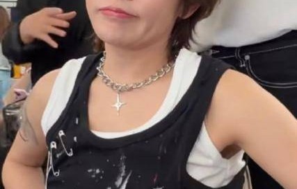 王濛手臂纹身上热搜！肖像+奥运五环，十五年后在浪姐舞台意外曝光