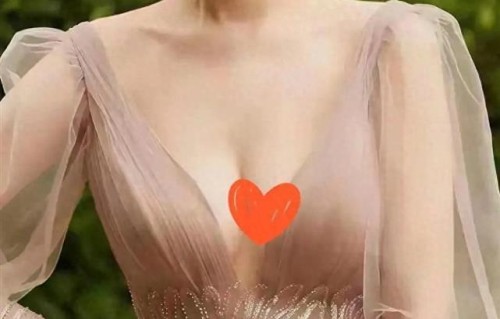 李小冉48岁近照白白嫩嫩，一颦一笑勾人魂魄，网友：越老越好看