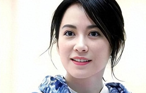 俞飞鸿没结婚，窦文涛总在身边，这关系到底算什么？