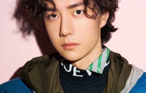 王一博与乐华续约，王一博13岁加入公司，乐华拟向其授出1250万股 