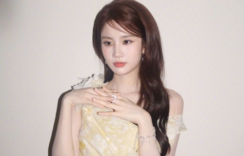 张慧雯：淡黄裙裾间，窥见灵动与优雅|迎春花|娱乐圈|淡黄色|荷花|纯色