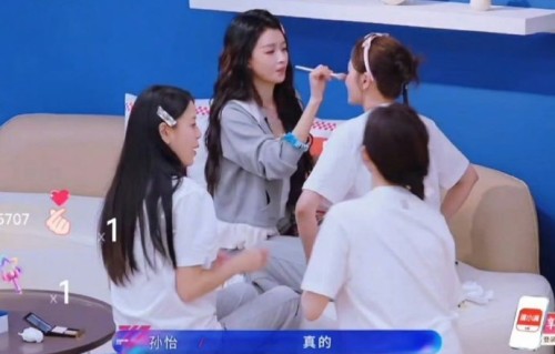 网友如何评价孙怡这次给叶一茜化的‘媒婆妆’？