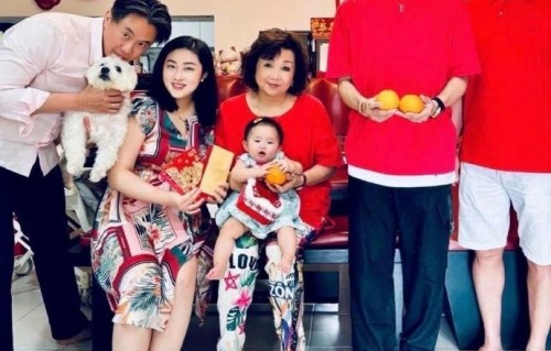 林俊杰本人对于女友七七被造谣一事持何种态度？|删除合照|沉默|法律|维权|大嫂