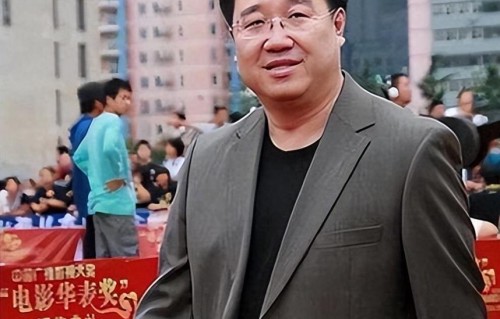 长子形同陌路，次子前途灰暗，妻子感情不和，65岁英达人生太失败