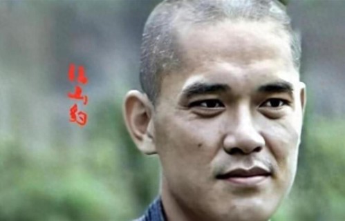 白发拄拐、英雄迟暮！69岁申军谊脑梗4年，愧疚拖累37岁未婚女儿