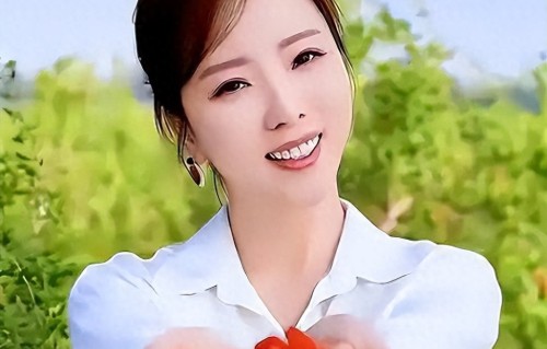 一手好牌打稀烂！离开央视1年后，37岁的李思思现状，真不怪别人 