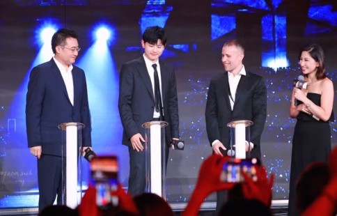 张杰以个人厂牌与环球音乐绑定，这对华语乐坛其他歌手有何借鉴意义？