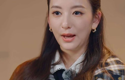 38岁方媛近况曝光！天王陪妻回老家奔丧，红帽藏暖心细节