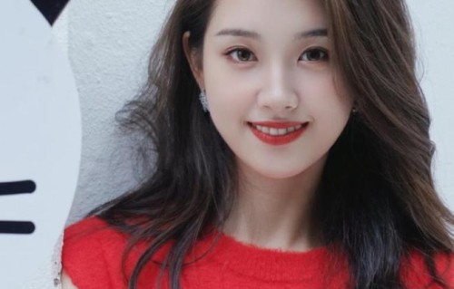 郭宇欣240万票断层登顶，科班演技成就短剧女王