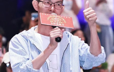 阿嬷导演蓝鸿春为什么看《欢迎来龙餐馆》哭了好多次？|电影正当夏|给阿嬷的情书|我在微博聊电影|徐福|沈腾