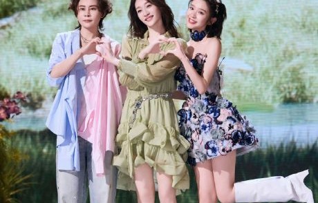 李小冉在节目中是怎样回应自己被说跑调的？