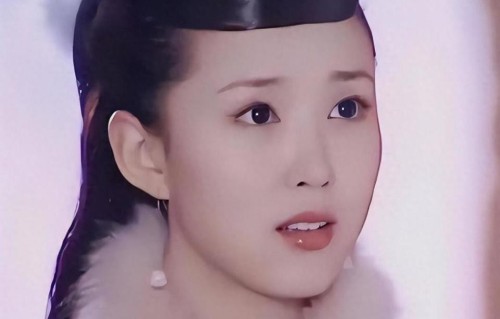 原来他们是两口子，丈夫没名气，妻子家喻户晓，甘愿下嫁44岁生子