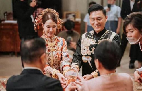 杨明娶拿督千金，TVB半城出动，霍震寰夫妇低调现身成最大意外！