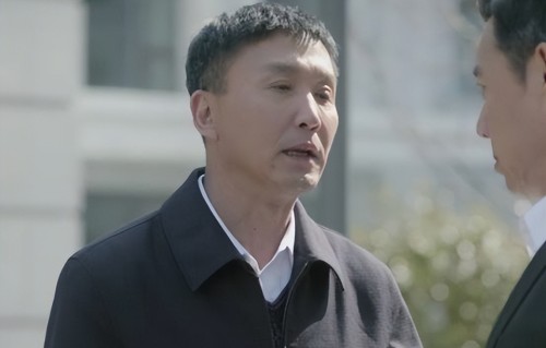 《家事法庭》空降收视率破2.2，看完2集，我想说：政法剧又出黑马