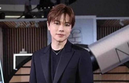 曾被官媒点名吃中国饭砸中国锅，张敬轩为何能当上青年导师？