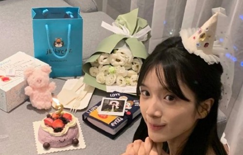 从素人爆红到踏上红毯，李思潼的蜕变之路是怎么走过来的？