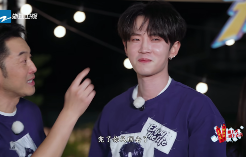 《奔跑吧10》郑恺含泪演戏，疯狂递破绽，他真的想让沙溢赢一次