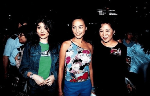 向华强女儿说向太拿烟头烫她！后者否认高呼从没做过