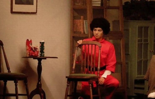 王俊凯话剧首秀斩获年度人气剧目TOP1演技裂变引爆戏剧圈