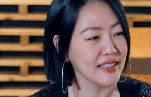 小S在最近一期小姐不熙娣节目里,当着亲生女儿的面,甩出了一句话:生女儿图什么?就是图她长大交个帅男友带回来让妈妈摸一摸