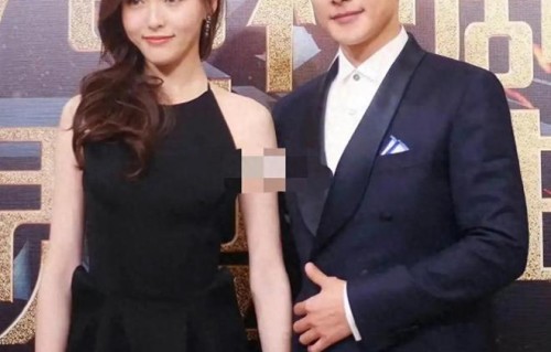 唐嫣罗晋一家现身新加坡，夫妻俩牵着女儿画面温馨，力破离婚传闻