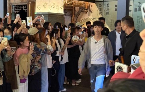 伊能静老公儿子录综艺,秦昊有意当陪衬,恩利走最前面似顶流|快乐趣吹风|庾澄庆|庾恩利|徐志胜|大张伟
