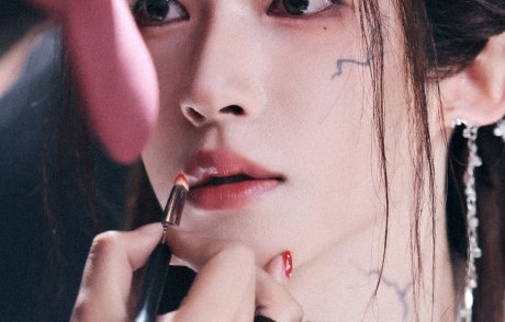 演员刘宇在《月鳞绮纪》中是如何演绎天地这个角色的？