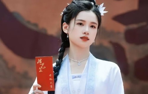 《珠帘玉幕》出圈理由：赵露思的唐装，陈哲远的脸，邓为的人气