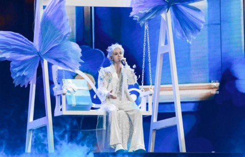 左航白毛王子告白粉丝！澳门演唱会《有何不可》引爆浪漫狂潮