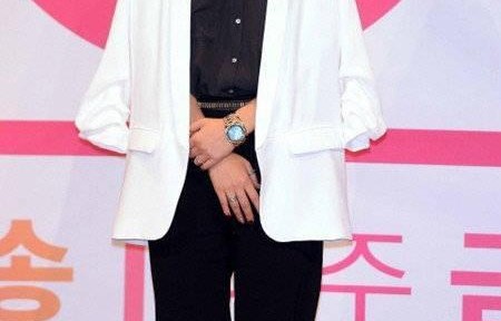 41岁韩星裴允静产子，二婚嫁小11岁圈外人，生子做高龄产妇瘦十斤|朴智妍|韩国|选秀|婚礼|结婚