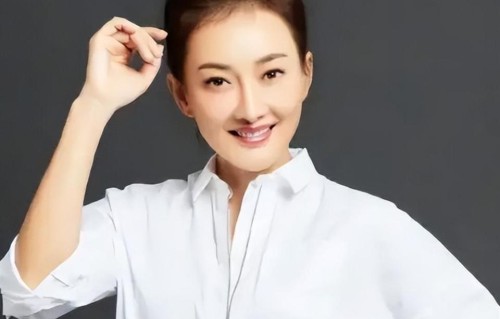 演员牛莉：结婚29年不做饭，连生3个孩子后，被丈夫一家宠成宝