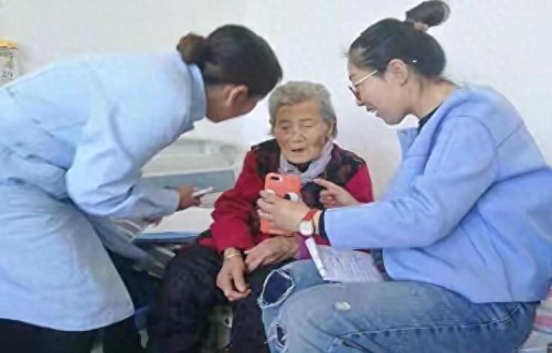 7月28日，众人盼了许久的2026年退休人员基本养老金不涨了吗？_1785489695760